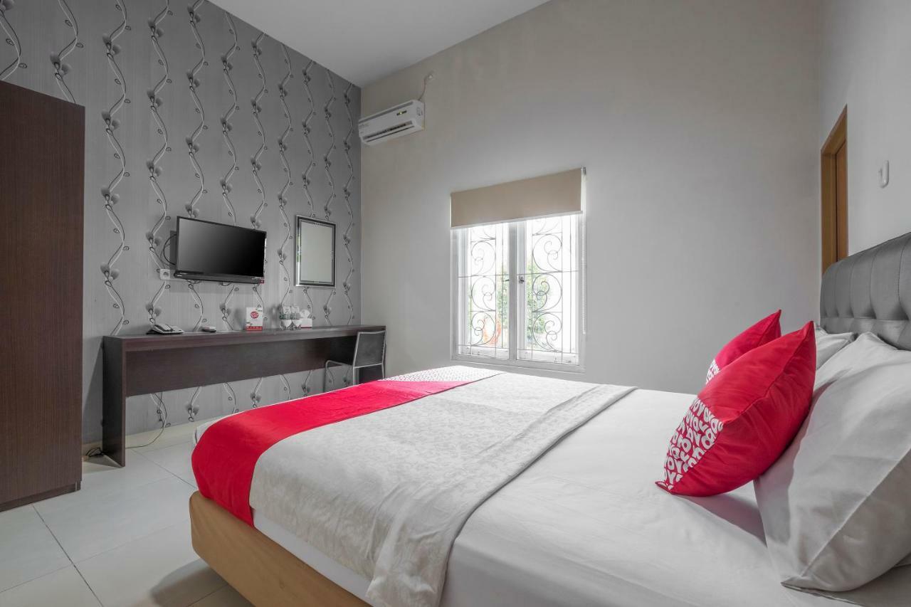 Hotel Astra Novilia Makassar Exterior foto