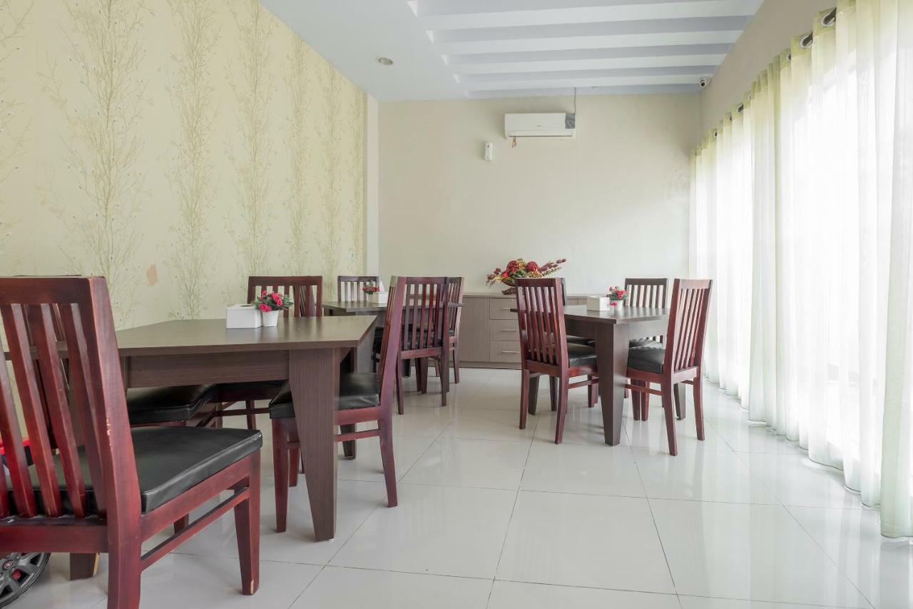 Hotel Astra Novilia Makassar Exterior foto