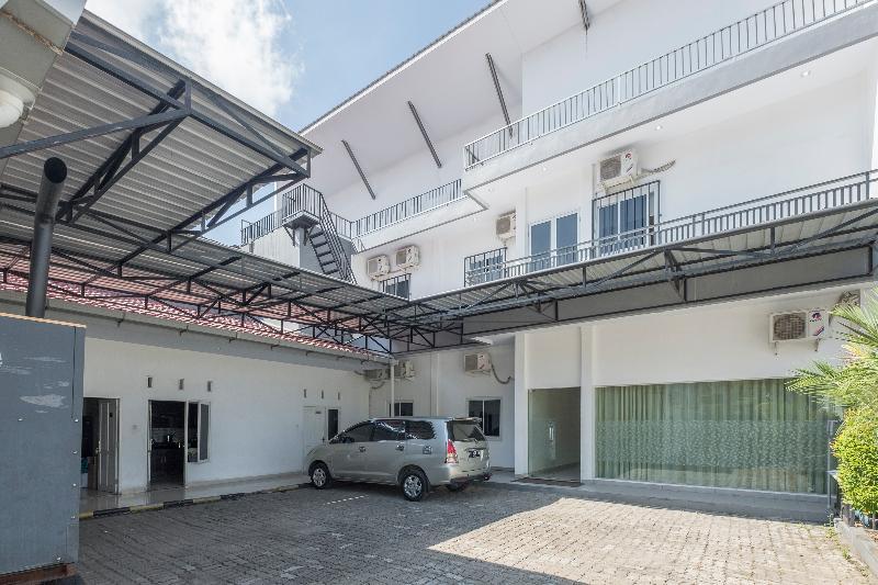 Hotel Astra Novilia Makassar Exterior foto